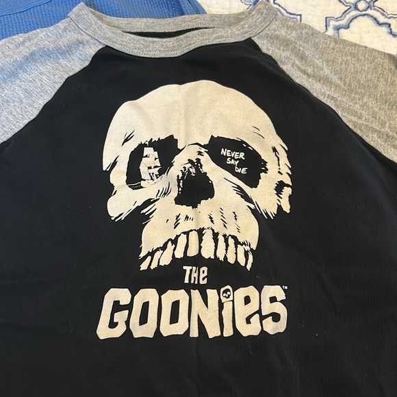 2x L/S Shirts - Picture 2 of 5